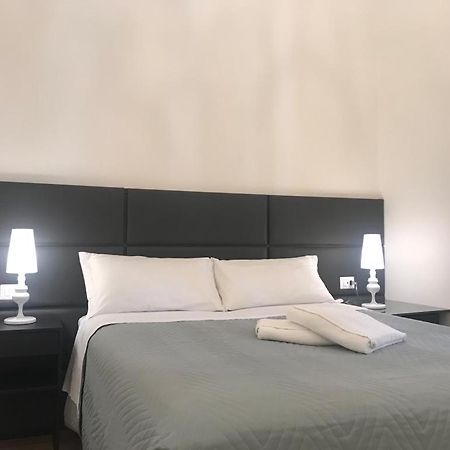 Motta Palace Apartments & Rooms Мотта-Сант'Анастазія Екстер'єр фото